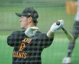 「【巨人】新主将の岸田行倫がＧ球場で自主トレ　１４年ぶり日本一へ則本昂大ら新戦力と積極会話」の画像1