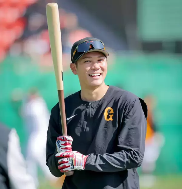 【巨人】宮崎にサカチョー再び！坂本勇人のロングティーを長野久義氏が見守る…キャンプ初日