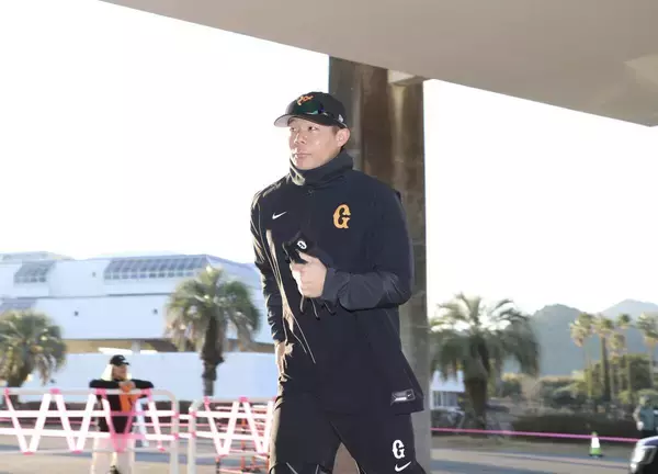 【巨人】佐々木俊輔が早朝から体感１５０キロ超球打ちで汗流す…手元で変化する＂ブレ球＂振り込み