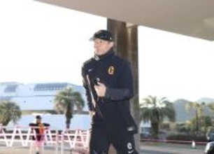 【巨人】佐々木俊輔が早朝から体感１５０キロ超球打ちで汗流す…手元で変化する＂ブレ球＂振り込み