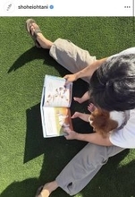 デコピン＆長女がパパと一緒に熟読　大谷翔平の“作家デビュー作”が発売開始「デコと僕の初めての…」