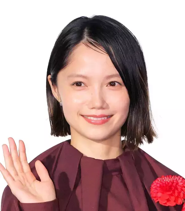 「俺の知ってる宮﨑あおいじゃない」雰囲気激変にビックリ「どタイプ」「髪型…」「天使」パリでの姿