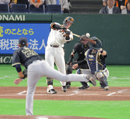 【巨人】キャベッジが逆転Ｖ１０号２ラン「則本さんに初勝利をプレゼントできてよかった」来日２年連続２ケタ本塁打