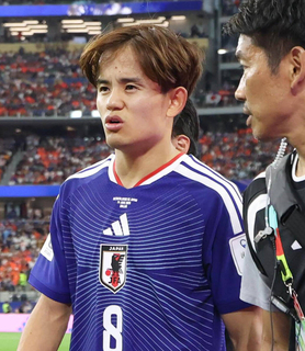 【Ｗ杯】久保建英が練習拠点で治療とリハビリ実施…施設に約４時間半滞在、痛めた左足引きずる様子も
