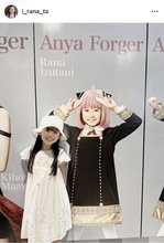 泉谷星奈「アーニャ」姿の自分と２ショット　白いワンピ姿が「美少女すぎ」「超絶可愛い」