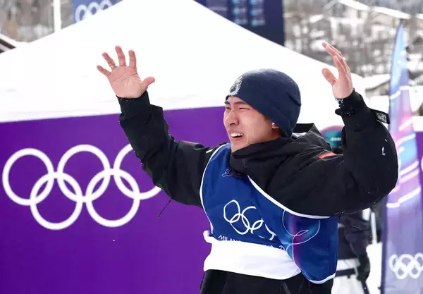 【五輪】中国がミラノ・コルティナ大会で初の金メダル　男子スロープスタイル蘇翊鳴　感極まった表情浮かべる