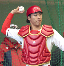 【広島】新井貴浩監督「今日の一番の収穫じゃないか」究極のユーティリティーを目指して捕手再挑戦中の２３歳を評価