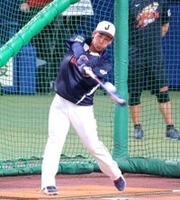 これがメジャーリーガーの打球！吉田正尚がフリー打撃で特大の４階席弾！「最後は力入れて振りました」