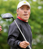 「藤本佳則１２年ぶり復活優勝へ耐えた　後輩プロがキャディー　練習時間を確保する優しさも」の画像1