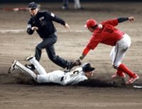 【巨人】松本剛が足で魅せた　代走で盗塁成功　二塁にヘッドスライディング