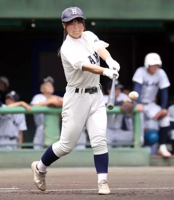 【高校野球】埼玉初の女性ノッカー、飯能・花岡咲愛「緊張してます。でも楽しみの方が勝ってきた」兄・晴翔との共演に両親も感極まる