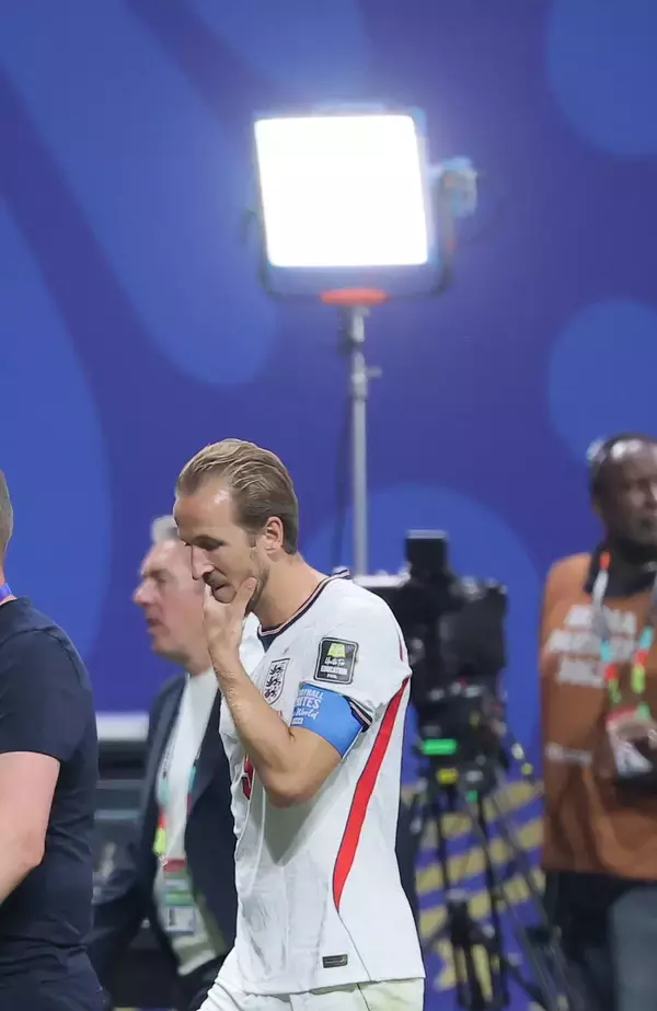 【Ｗ杯】「あれは一体なんだ？」イングランド代表ＯＢ“ワンダーボーイ”が采配批判「リードの状況で守備的な選手を３人…」