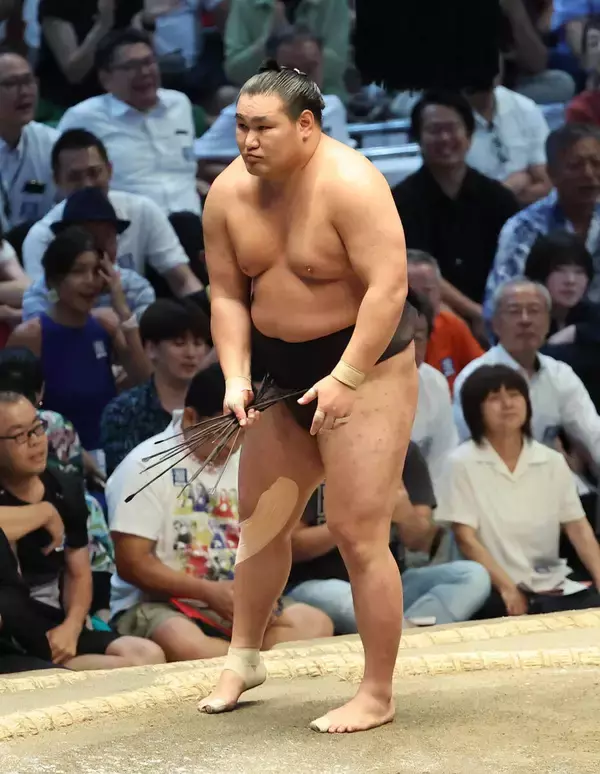 大混戦の名古屋場所…トップの安青錦が黒星で２敗に後退　２敗で首位は霧島ら４人　両横綱は勝てず大の里は６敗目、豊昇龍は５敗目　カド番の琴桜は７勝目