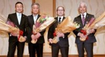 国枝調教師「後輩調教師たちがＧ１に臨む姿をぜひ見たい」　調教師会関東本部の新年会で引退調教師の労をねぎらう　