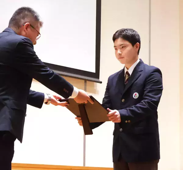 【高校野球】学生野球表彰選手の聖隷・逢沢元主将に記念盾…センバツ出場見送られた「先輩たちの思いも込められた賞」