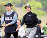 「青木瀬令奈が国内男子ツアーで女子初のアンダーパーをマーク　８０ヤード近く劣る飛距離をショットの精度でカバーし１アンダー７１　前沢杯初日」の画像1