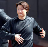 「【日本ハム】“二刀流”山崎福也「色にこだわった」“鈴木誠也モデル”でパ新６年連続安打目指す…６日ヤクルト戦で今季初先発」の画像1