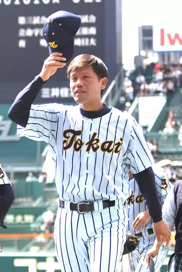 【甲子園】元巨人＆楽天の東海大甲府・仲沢広基監督が甲子園初采配で初勝利　原監督＆星野監督の姿勢を体現