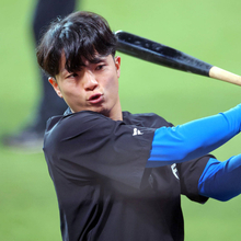 【日本ハム】郡司裕也が１年ぶりの今季初マスク、代打→捕手、孫易磊を２回０封好リード