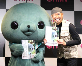 戦場カメラマン・渡部陽一さん「シルエットに引き込まれた」「従軍のように後ろについて撮影した」…ＳＮＳで話題「教育番組」タマの写真集発売記念イベント