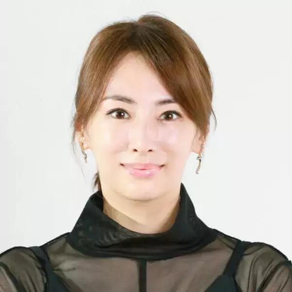 北川景子　生放送の衣装が「すげー」「最先端ジャケット」「首の長い人でないと似合わない」と反響
