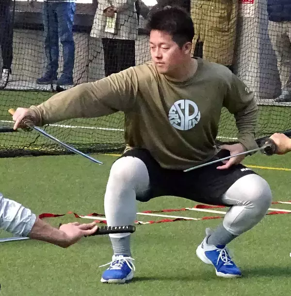 【ＤｅＮＡ】牧秀悟が日本刀トレで侍ジャパン入りへギラギラ「武士になった気分」「選ばれるつもりで準備」