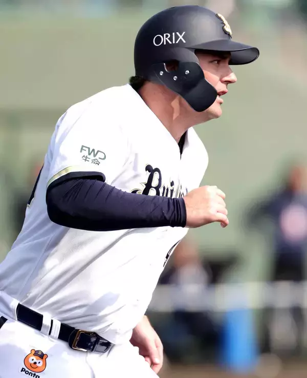 【オリックス】新外国人・シーモアが紅白戦で“来日初安打”…西川龍馬は「１番・左翼」で１安打