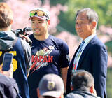 「菊池雄星と辻発彦氏が侍ジャパン宮崎合宿で感動の再会　辻氏の西武監督初年度に１６勝」の画像1