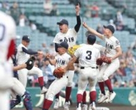 【センバツ】大阪桐蔭が１０度目Ｖ　“不敗神話”継続で決勝１０連勝…背番号１０川本晴大が毎回の１５奪三振で完投