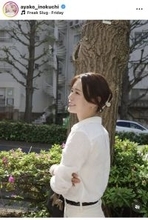 井口綾子、白シャツ×白パンツの爽やか私服ショット披露！