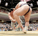 「友風が７勝目　決まり手はすべて得意のはたき込み　「すべてはたき込みで勝ち越し？　そんなにうまく行くかどうか」」の画像1