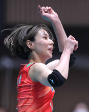 【バレー】日本が第２セットは中盤で苦戦も、２５―１５で連取　１１５位の香港と初戦…優勝すればロサンゼルス五輪出場権獲得