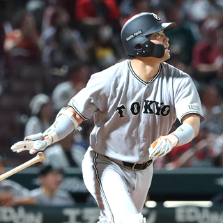 【巨人】大城卓三がバックスクリーンへ反撃の９号ソロ！「逆転できるよう頑張ります」初の４番弾で３年ぶり２ケタ弾に王手
