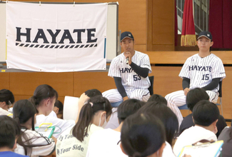【ハヤテ】元ＤｅＮＡの池谷蒼大投手が静岡市立清水庵原小で特別授業「甲子園で投げてプロ入りの夢を持った」