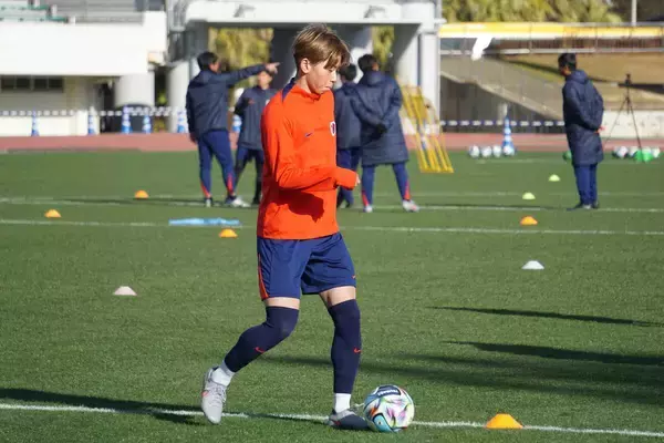 鹿島ＤＦ津久井佳祐「もっと長く試合に出たいので」守備職人として台頭…今季は「攻撃の部分で成長」狙う