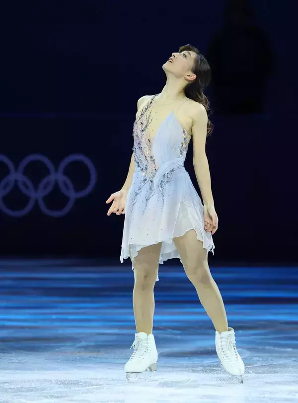 【五輪】坂本花織がエキシビションで五輪に別れ　恒例セルフィー　解説の鈴木明子さん「ありがとう、カオちゃん」と声を震わせる