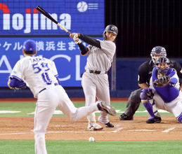 巨人・ルーキー皆川岳飛、試合の前に亡くなったおじいちゃんに記念ボールを…初スタメンでプロ初安打