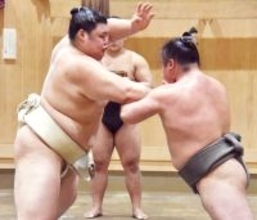 大の里　番付発表後初めての稽古　三段目力士と連続で１５番「体の張り感は悪くはない」…春巡業は途中休場