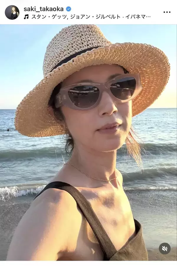 「やっぱり海が好き」５３歳・高岡早紀、ナチュラルな自撮り姿が話題！「すっぴん？」「相変わらずお美しい」