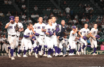 【甲子園】天理が史上４校目の春夏８０勝！４番の主将・金本相有が牽引「野球をやってきた中で一番いい打球」４回先制ソロで７得点の口火　父子２代で甲子園４番先発出場