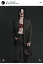 背中のタトゥーも話題の三吉彩花、スタイリッシュコーデに視線集中！ファンから多くの「いいね！」