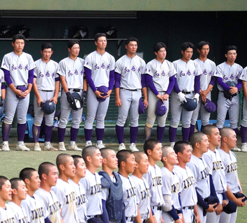 【高校野球】延長１０回３時間５１分の激闘　緊急地震速報で中断も　仙台育英が花巻東に競り勝ち４年ぶり４強