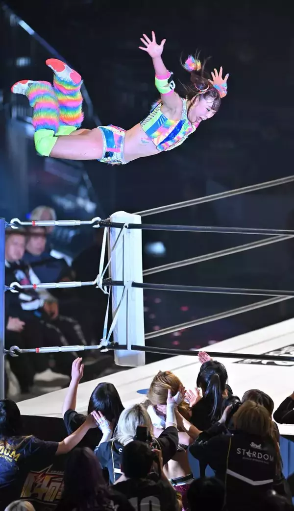 フワちゃん、プロレス再デビュー戦黒星「最後の最後まで勝てると…」敬語でマイクアピール　満員札止めの観客の拍手浴びる
