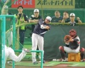 大谷翔平が３日連続フリー打撃で右翼ビジョン直撃１５０ｍ弾、１５スイングで圧巻９発　豪州ナインもくぎ付け…３試合連続アーチなるか