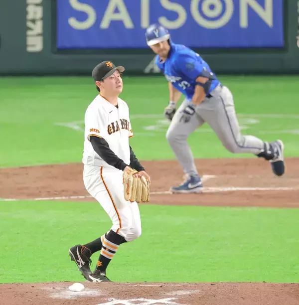 【巨人】キャベッジがまさかの落球　ピンチを広げるとドラ１・竹丸和幸が５回に２点を献上