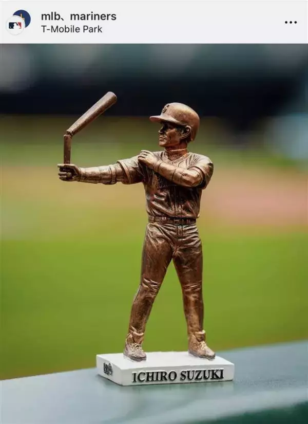 マリナーズがおもしろ演出　イチロー氏彫像のバットが折れていたハプニングもなんの　入場者プレゼントも同様にするセルフパロディー