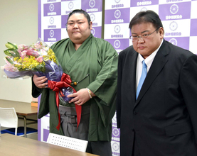 元幕内・剣翔が引退会見「寂しい気持ちが一番」　第２の人生は焼き肉店経営　６月６日の結婚披露宴で断髪式