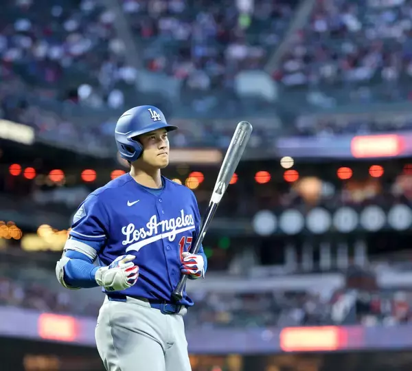大谷翔平、３打席目は１度も振らずに見逃し三振　大忙しの二刀流出場、またも記録更新お預け　敵地は大ブーイングから大歓声…球団単独２位の５４試合連続出塁なるか