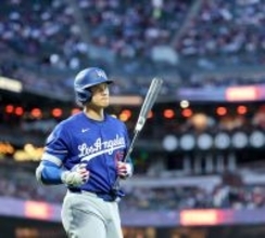 大谷翔平、３打席目は１度も振らずに見逃し三振　大忙しの二刀流出場、またも記録更新お預け　敵地は大ブーイングから大歓声…球団単独２位の５４試合連続出塁なるか