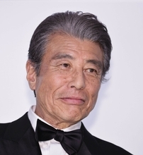 舘ひろし７６歳　ダンディー加速！「まさかの同級生」２ショット衝撃「すごい」「若くてカッコイイ！」